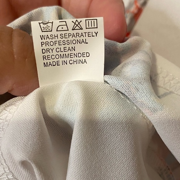 Floral Blouse white with tie knot with mid length sleeve size L ☀️ - Picture 15 of 15